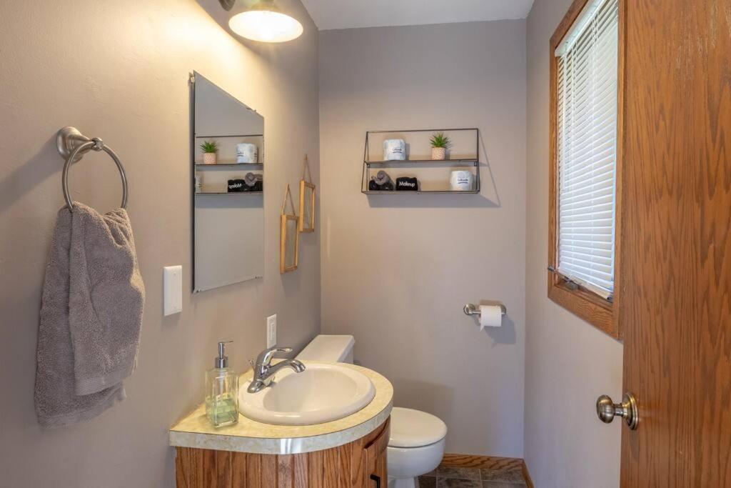 Holiday home Family W/ 2 King, 2 Queen Beds + Game